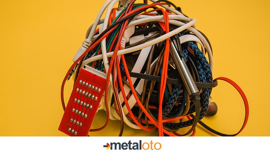 MetalOto's tweet photo. Kablo deyip geçmeyin. Ortalama bir otomobilin  içerisinde yaklaşık 1 km’lik elektrik kablosu bulunmaktadır. 
Bu da yaklaşık 8 futbol sahası demektir. 😱
#biliyormusunuz #metaloto  #araçkiralama #rentacar https://t.co/FSiLdllT9f