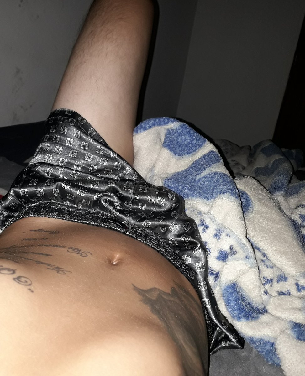 AlamCartees's tweet photo. Nesse friozinho o jeitto e ficaar deeitadinho so faltou a compania💨💦💥🔥 #Boooom #Diiia https://t.co/AD4kveKkQc