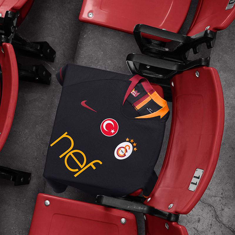 GalatasaraySK's tweet photo. 📢 Bu akşam Hatayspor karşısında siyah formamız ile sahada olacağız. #GSvHTY https://t.co/LV1LLmpff1