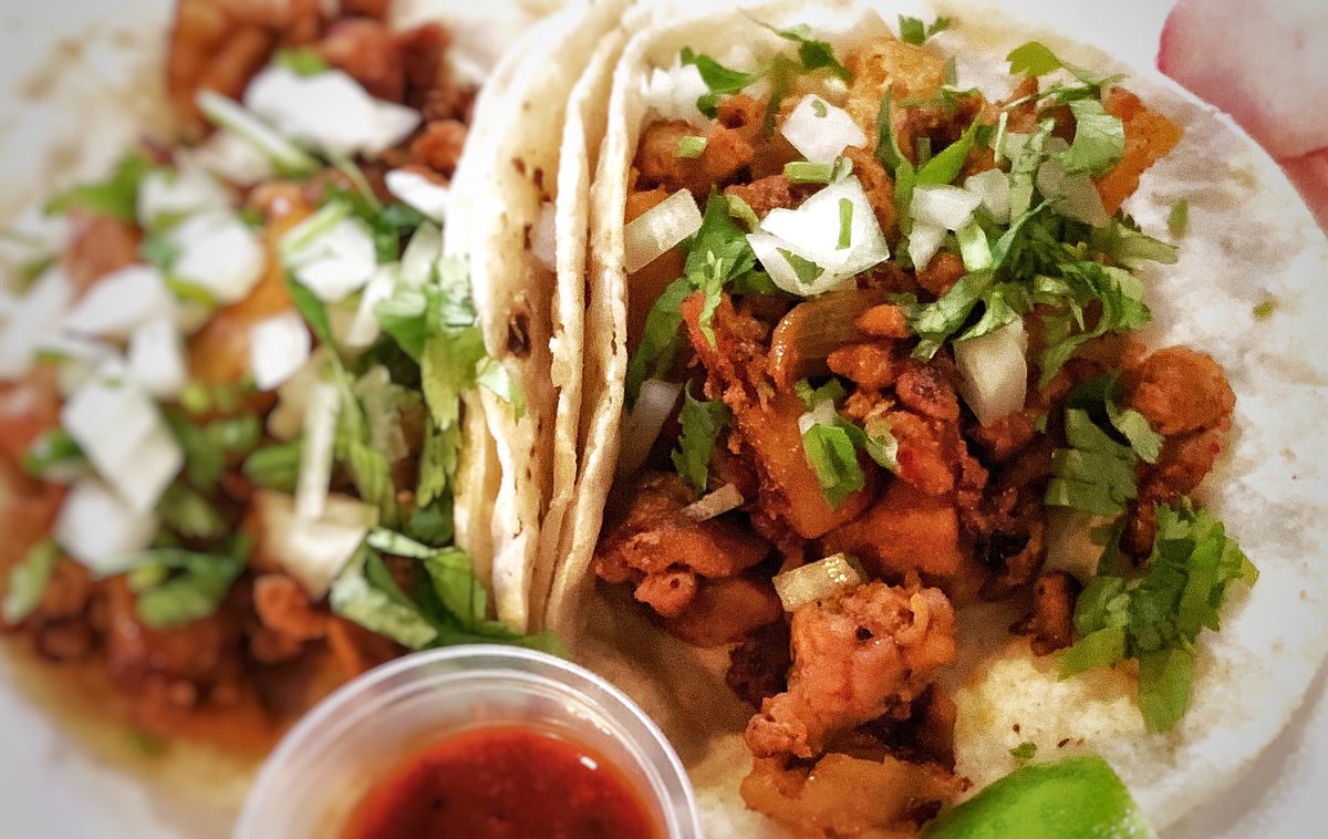 BeyondTheTcloth's tweet photo. Nothing screams Tuesday more than Taco’s 🌮 and Trivia @prosperitybrew . The Al pastor tacos were a win, even though we lost at trivia 🤷🏻‍♂️🤷🏽‍♀️#foodblogger #foodporn #foodie #foodblog #foodlover #foodphotography #foodgasm #food #goodeats #restaurants #tacotuesday #SouthFlorida #taco https://t.co/omSsPdZaCr