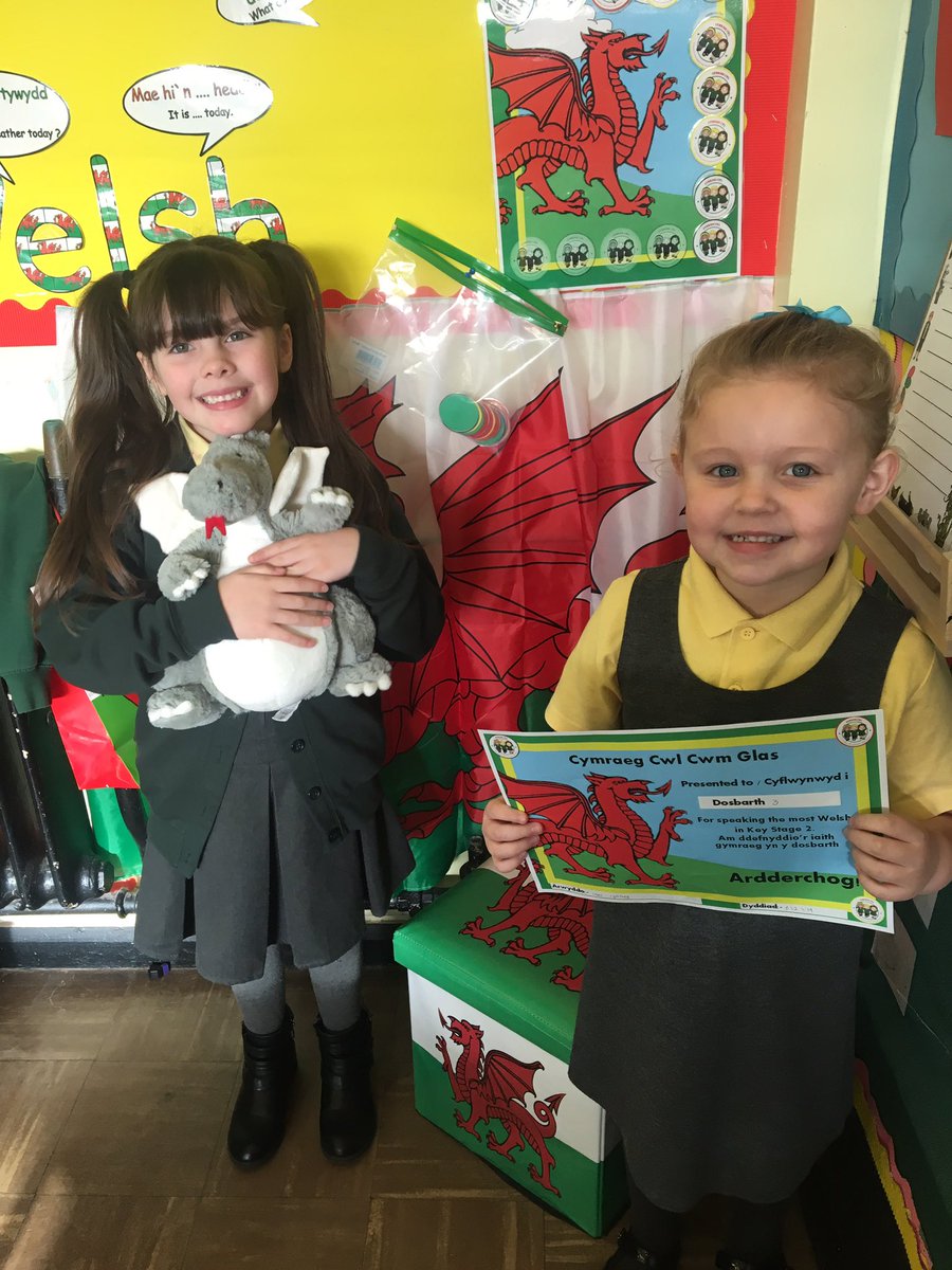 CGPrimary's tweet photo. 🏴󠁧󠁢󠁷󠁬󠁳󠁿 Class 3 are very proud winners of Cymraeg Cwls!  🏴󠁧󠁢󠁷󠁬󠁳󠁿 #CGPWLD https://t.co/ybBv4kpntc