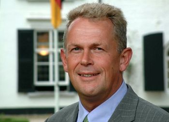 xential's tweet photo. Als nieuwe directeur van Stichting Accessibility ziet Michel Demmenie het als zijn missie een drempelloze digitale wereld te creëren die voor iedereen toegankelijk is.   ''Want in deze digitale tijd heeft elk mens recht op informatie'' Lees hier meer: https://t.co/Kll5PCWmzr https://t.co/mnTpkAW5BV