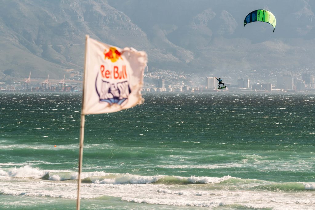 UniversKite's tweet photo. King Of The Air Final 2019 LIVE - Univers kite - https://t.co/pue5HBNkaK #Kitesurf #Kitesurfing #Kiteboarding https://t.co/cSrahrSfUj