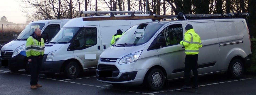 EnvAgencySE's tweet photo. We are out with our partners today checking #waste vehicles in #Watford and giving advice and guidance where needed. Our road stops help ensure the #rightwaste is going to the #rightplace #RWRP @DVSAgovuk @HMRCgovuk @HertsPolice https://t.co/fzjJPiHo4I