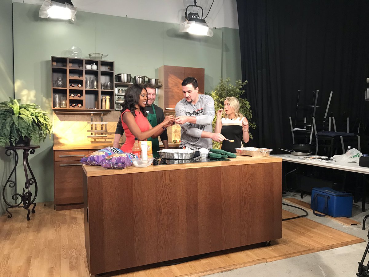 NLLwings's tweet photo. Cookinโ with our friends at @phl17 #ChefRambo #ChefBlaze ๐ https://t.co/OCZdnokFKe