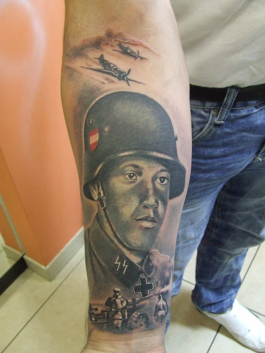 Gregor Wakounig On Twitter Ubrigens Noch Ein Tattoo Welches Der Laden Scho Fruher Mal Gemacht Hat Diesmal Stilecht Mit Ss Runen Https T Co Nfn1ullfzl Twitter