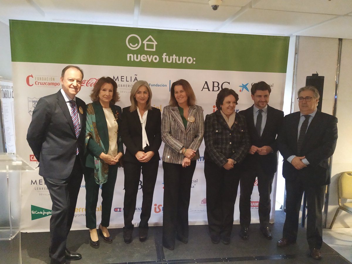 MeliaLebreros's tweet photo. Inaugurado el #RastrilloNF2019 Nuestro director @lopezymasa da la bienvenida junto a las presidentas de @nuevofuturoSV y @Nuevo_Futuro Mónica Gutiérrez y Josefina Sánchez; la Teniente Alcalde del @Ayto_Sevilla, Carmen Castreño y la Consejera de @CulturaAND @Patricia_Pozo_ https://t.co/cWAwnl11em
