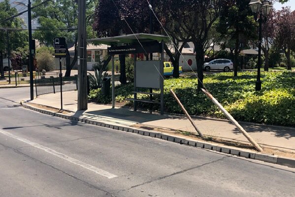 conectaVita's tweet photo. Estrenamos primer e innovador paradero seco de Chile: Con soleras drenantes que impiden que los pasajeros se mojen en caso de lluvia #ConectaVitacura #Vitacura #chile #innovación https://t.co/iiEiphQKEV