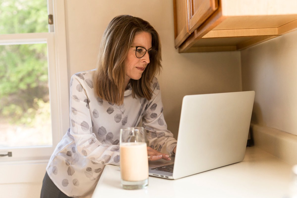 NortheasternEye's tweet photo. Nearly everyone will experience #presbyopia beginning in their late-30s to mid-40s. 1 sign is when you have to hold reading materials farther away from your face in order to see them clearly. If left uncorrected, can cause eye fatigue/headaches. #nei https://t.co/ABsgtUlSY9 https://t.co/ELwFISzA3T