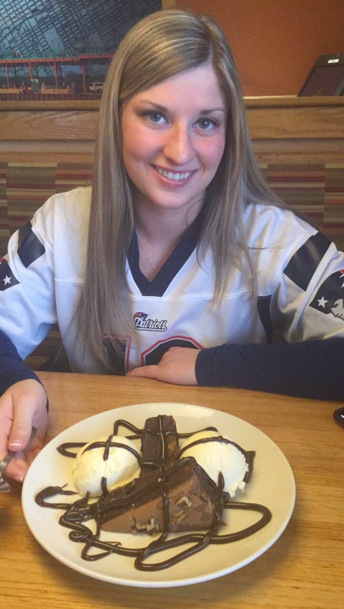 sierramist76's tweet photo. @rlloringer , HAPPY BIRTHDAY BEAUTIFUL!😍 You are one of my very best friends in the whole world and I hope your day is as spectacular as I know my best friend is! You are such a wonderful person and I don’t know what I would without you in my life for the past 22 years or so!❤️ https://t.co/Ego8eNN24B