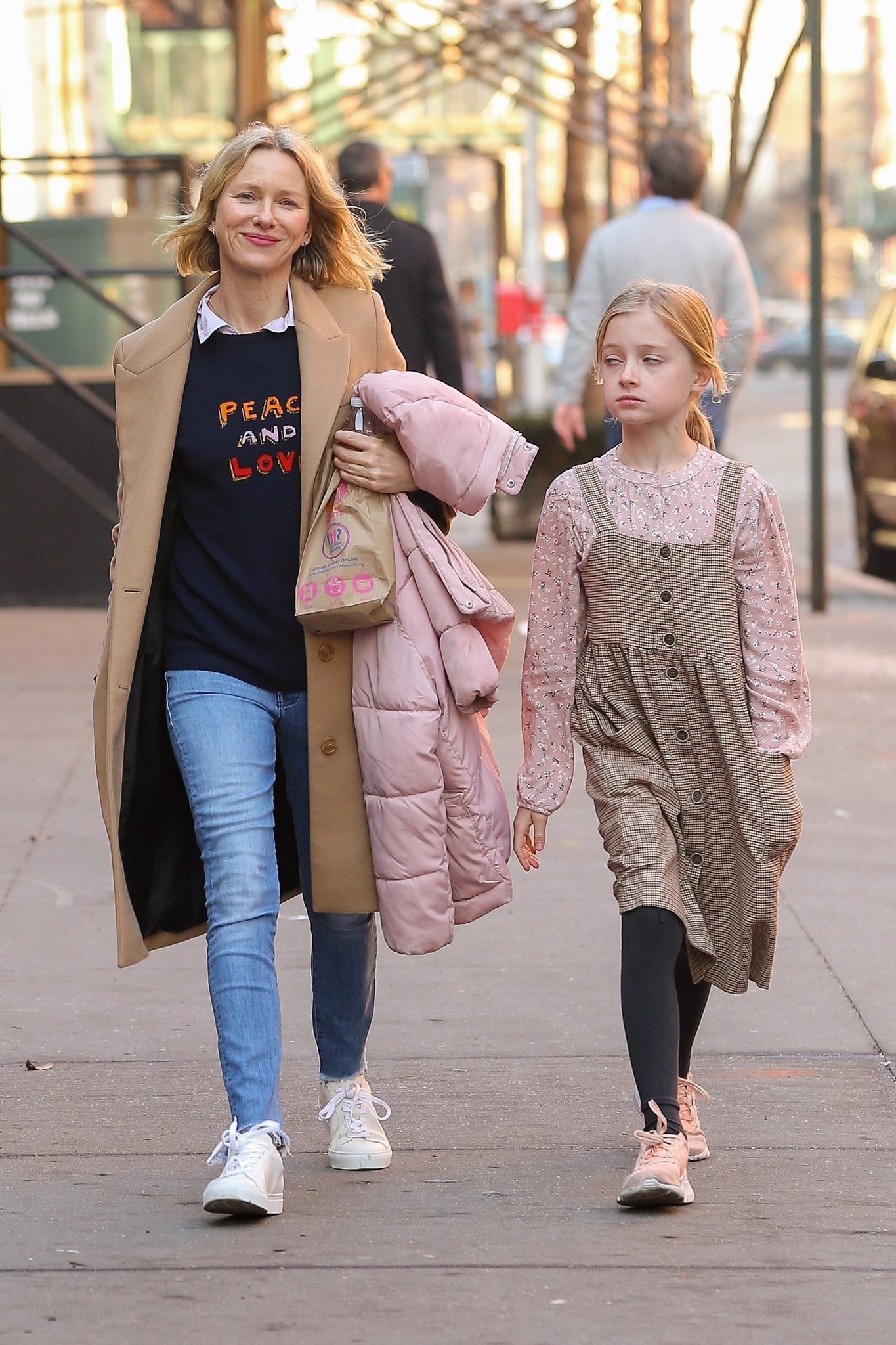 Naomi watts son dresses like a girl discount
