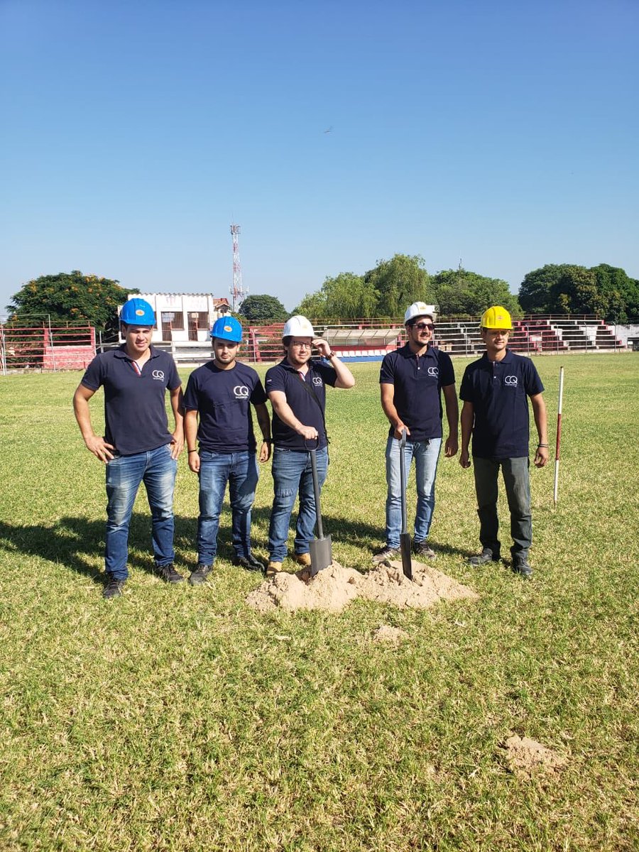 Un sueño histórico largamente anhelado hoy comienza a ser una realidad!! Con el empuje de la joven y renovada comisión directiva del Club nos complacemos en comunicar la palada inicial a las obras para dotar de lumínicas y regadío automático a nuestro querido Fortín de Tacumbú!!
