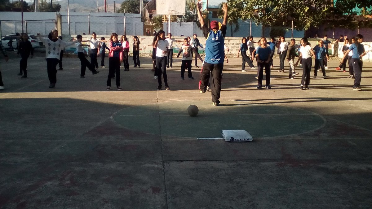 CircuitoCFC's tweet photo. Trabajamos con mucho amor para nuestros alumn@s de la Escuela Estadal Pedro Gual. #GrupoEstableDeportivo @FUNDELA_LARA @INDeporteVE @CFCDeporte https://t.co/hWAD7pORAl