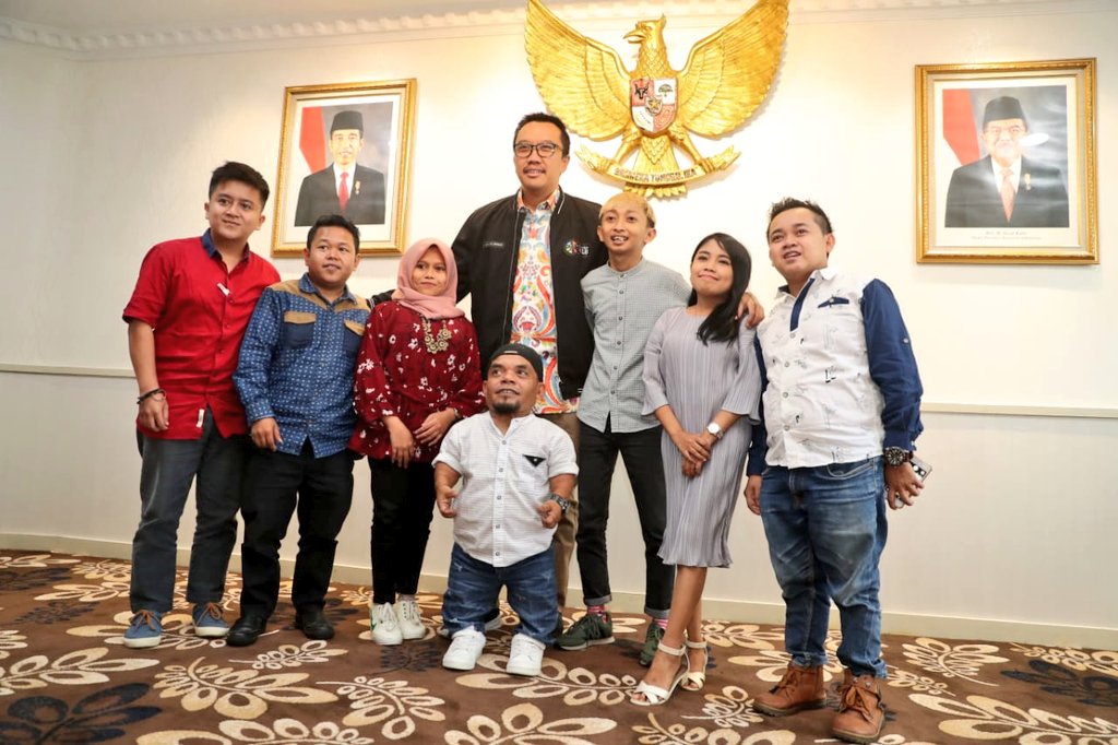 Ucok Baba Bangga Disambut Menpora <a href="/imam_nahrawi/">Imam Nahrawi</a>. 
Seniman Usnan Batubara alias Ucok Baba diterima Menteri Pemuda dan Olahraga <a href="/imam_nahrawi/">Imam Nahrawi</a>. Rabu (6/2/2019). Ucok mengaku bangga Menpora berkenan menyambut dan menerimanya di ruang VIP #Kemenpora