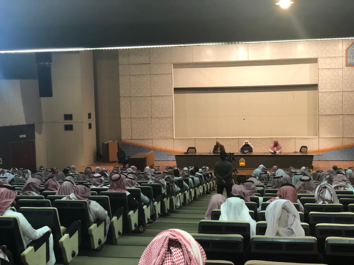 shariaimamu's tweet photo. أقيم عصر اليوم ضمن مناشط وحدة الإرشاد الأكاديمي بالكلية، وبالتعاون مع مركز الإرشاد الأكاديمي في عمادة القبول والتسجيل: لقاء الطلاب المستجدين مع عميد الكلية د. يحيى العمري، ووكيل الكلية للشؤون التعليمية  د. أسامة  الشيبان وبمشاركة الدكتور رضا عريضة من عمادة القبول والتسجيل. https://t.co/hUm7BnIcvM