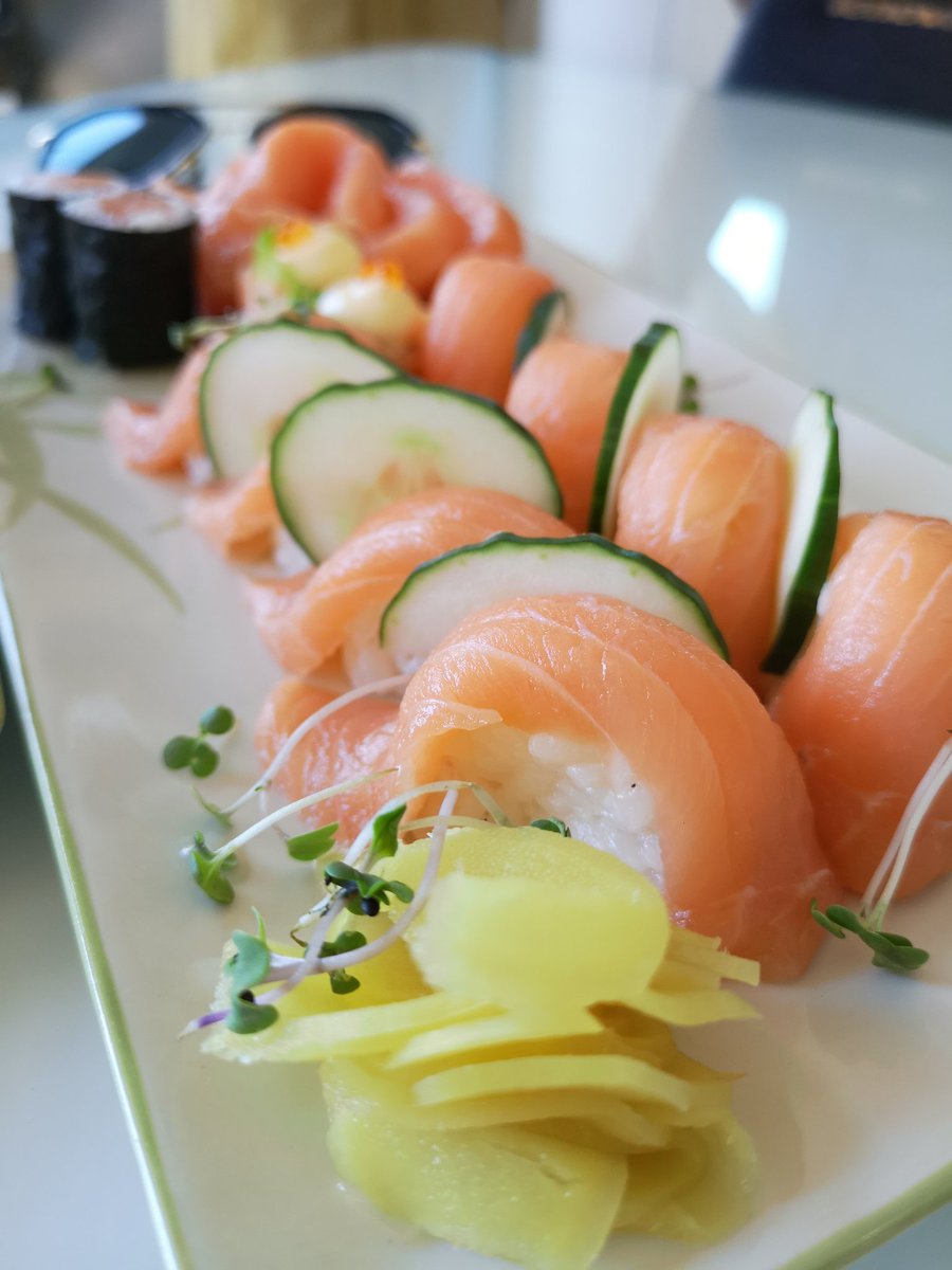 TishCharles's tweet photo. Day drinking at @purpleraynbgh because it's #HumpDay after all 🍸

Meetings with @fuadpeters to #EXPERIENCEPURPLERAYN with delicious sushi and  gin 😍 It's such a beautiful space. Will definitely be back.

I need to check out the spa... https://t.co/VCzd1SHAda