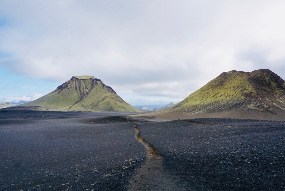 IslandActive's tweet photo. Der Ausbruch des #Vulkans #Eyjafjallajökull 2010 brachte #Island ein paar Wochen lang überall ins Gespräch. Eine Seltenheit bei einem Land, das scheinbar vom Weltgeschehen weit entfernt ist. Dieses Gefühl verstärkt sich, wenn wir uns zu Fuß aufmachen, die Insel zu entdecken. https://t.co/OHBXHWwjMc