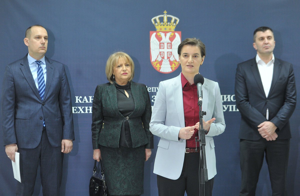 kancelarijaITE's tweet photo. Danas je u prisustvu @SerbianPM @abrnabic predstavljena završna faza projekta Bebo, dobro došla na svet – roditeljski dodatak, koji je uspešno sproveden u svim porodilištima u Srbiji. Efikasna @eUprava na delu. #KancelarijaITE  #DigitalizujemoSrbiju https://t.co/2eHW5fuVnN