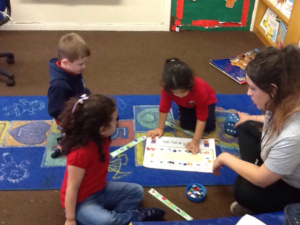Hendrefoilan's tweet photo. Ar y fferm.... Reception are practising Welsh farm animals by playing games and labelling a farm picture 🐷mochyn 🐔iar 🐴ceffyl  #hdfprec #hdfpcymraeg https://t.co/6eIJ9J1nqU