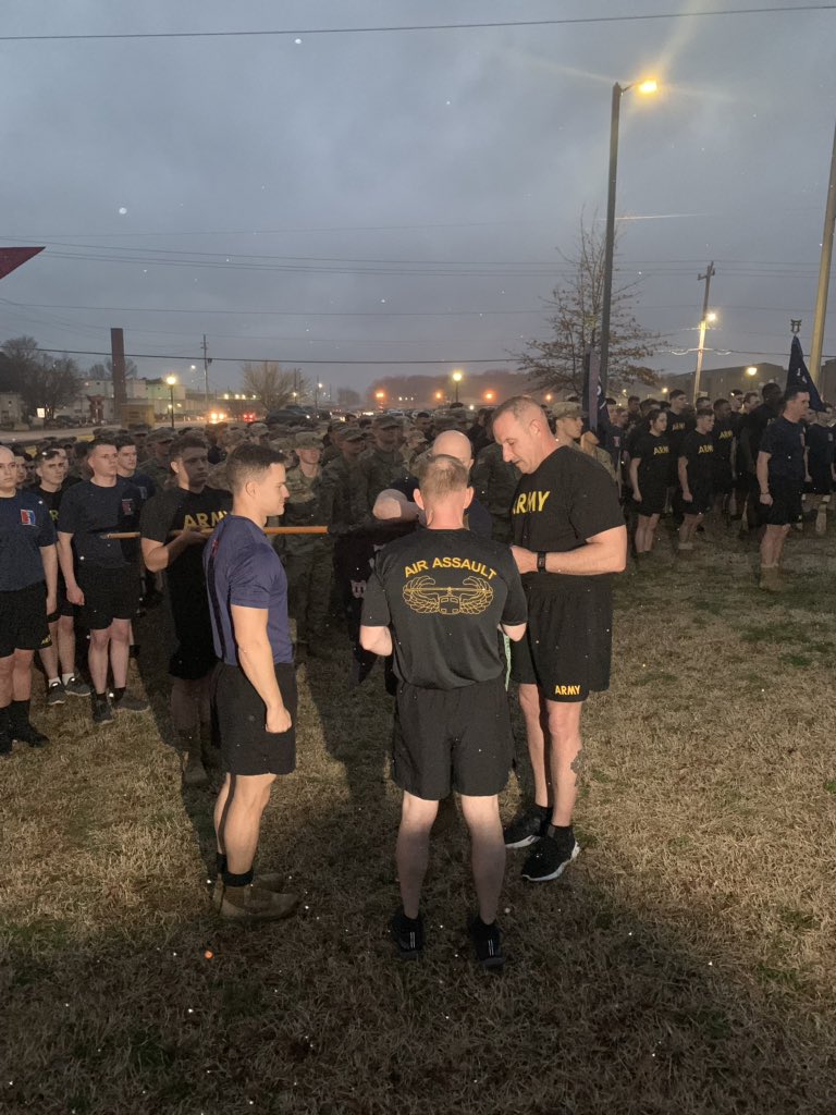 LeaderRakkasan's tweet photo. Excellent work Abu, Bulldog, and Hatchet! 3 of Leader BN’s Companies were awarded the Safety Excellence Streamer by Brig. Gen. Richard F. Johnson this morning and rewarded for their physical #readiness  @TheRakkasans @NationalRakk @101stAASLTDIV @FORSCOM https://t.co/FpplvwNnc0