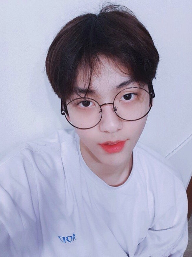 TXT_members tweet picture