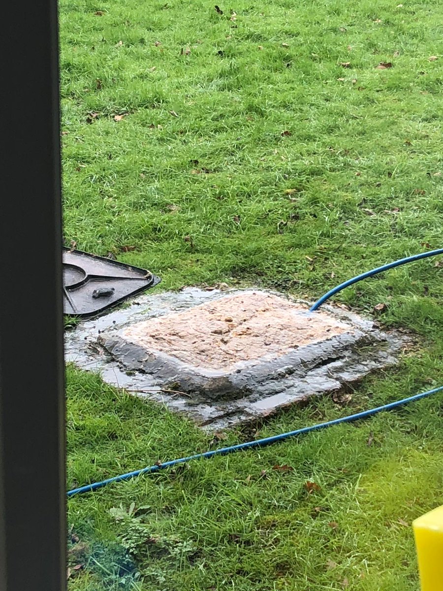 midian09's tweet photo. This is the drain outside my flat. Completely blocked and overflowing. Plumber said was lucky not to have a backsurge of sewerage up my pipes (again 😠)! Full of #WetWipes he said. #BadNeighbours #Fatberg #Stink #JettingPipes @thameswater https://t.co/KjwMQwfv0k