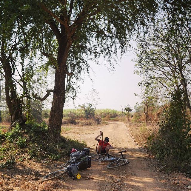 Had to fix 5 punctures this morning, didn't hold, so swapped it for a tube midway. awhhwh 🤯 It's too hot for such a destiny. 
#thailand #thailandbybike #wildcamping #bikepacking #bikewonder #biketravel #bikepackinglife #bikearoundtheworld #worldbybik… instagram.com/tyronomads/p/B…