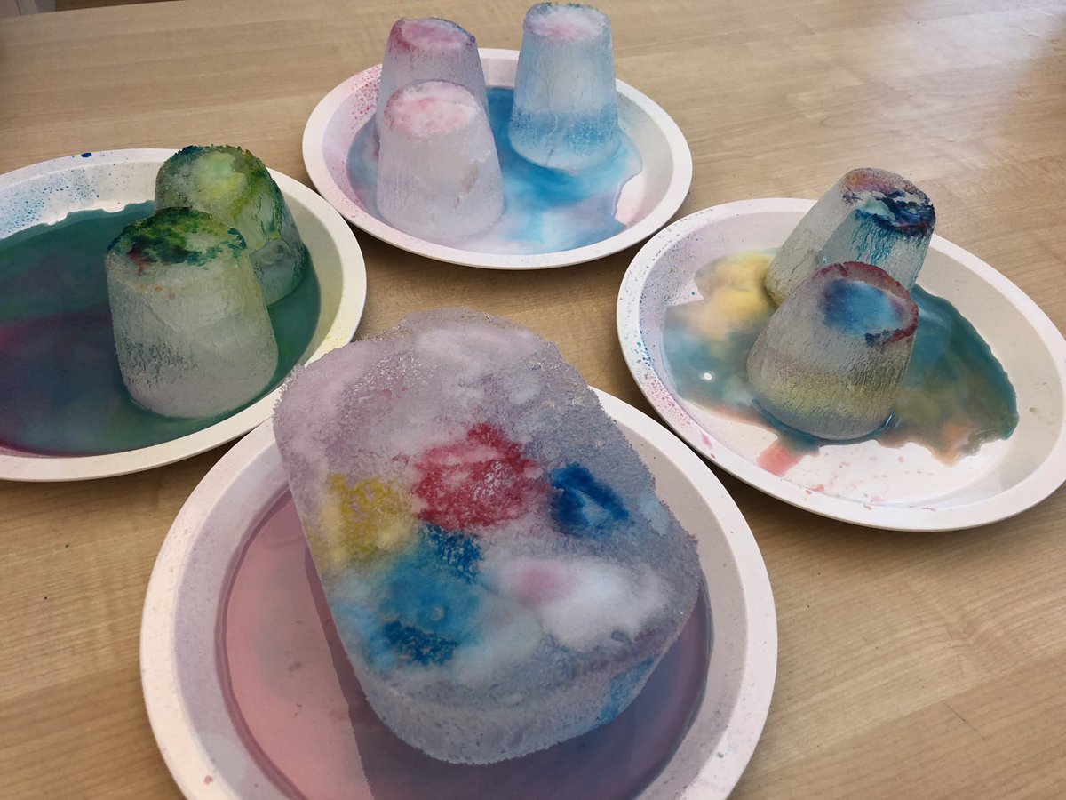 malinfolster's tweet photo. Isexperiment ute ena dagen och sedan igår i klassrummet. Eleverna utforskade, kallt! och isen smälte! Vi hällde salt på o hörde hur isen krackelerade. Nästa gång är det våra snöbollars tur som väntar i frysen;) https://t.co/nFTYSoqJOM