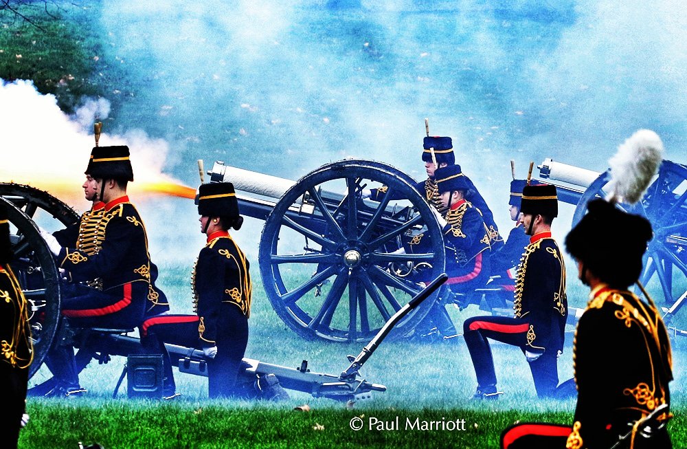 marriottphotos1's tweet photo. The Kings Troop Royal Horse Artillery fire a gun salute on Accession Day @KingsTroopRHA @BritishArmy @ArmyInLondon #KingsTroopRHA #soldiers #britisharmy #gunsalute #queenelizabethii #accessionday #london #smoke #canon #cannon #canonphotography #photography #photographer #potd https://t.co/2byJKDHIgf