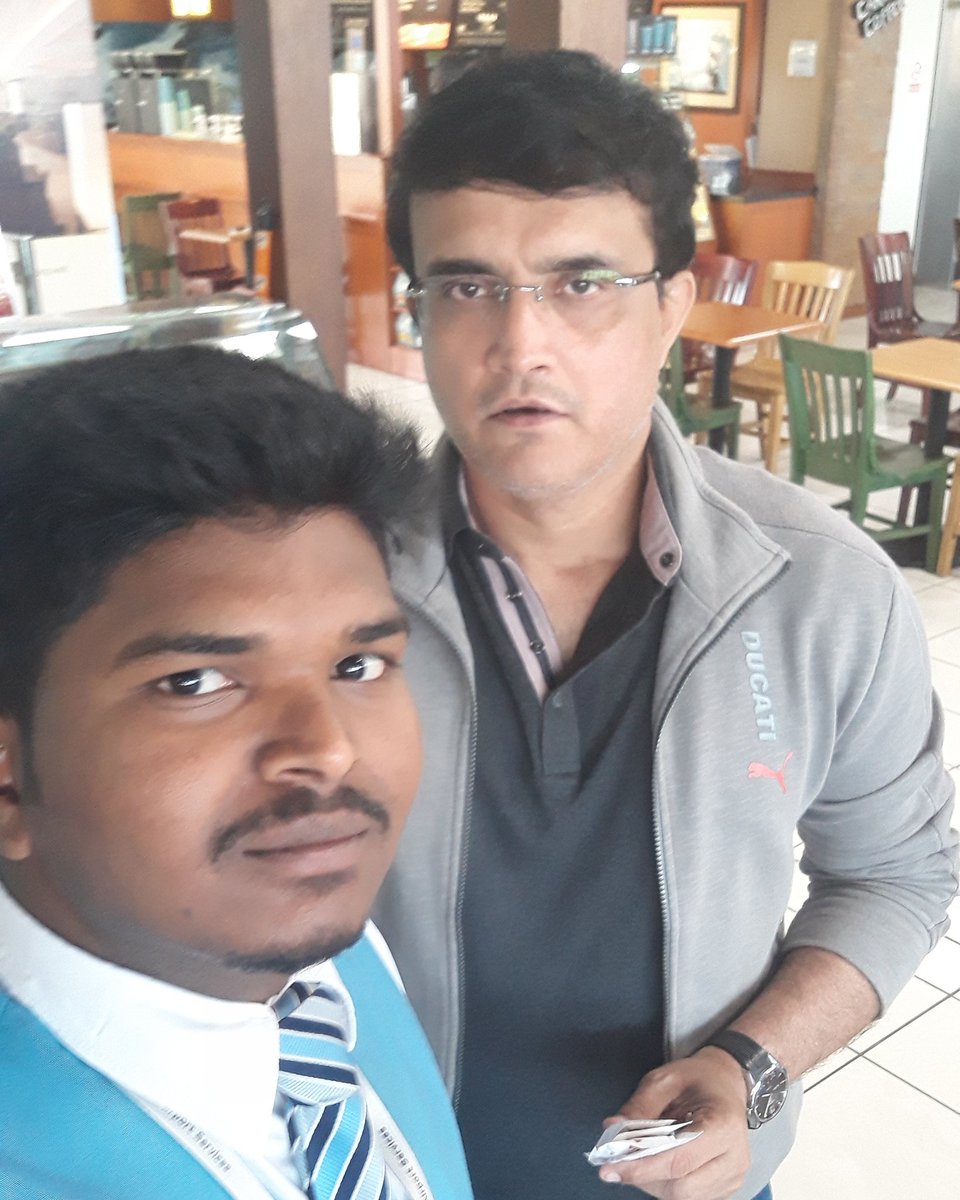 Edhukku3's tweet photo. Selfie with Great Indian Cricket Player  #Sourav_Ganguly 😍 #dada #ganguly https://t.co/Jh21lTbZWJ
