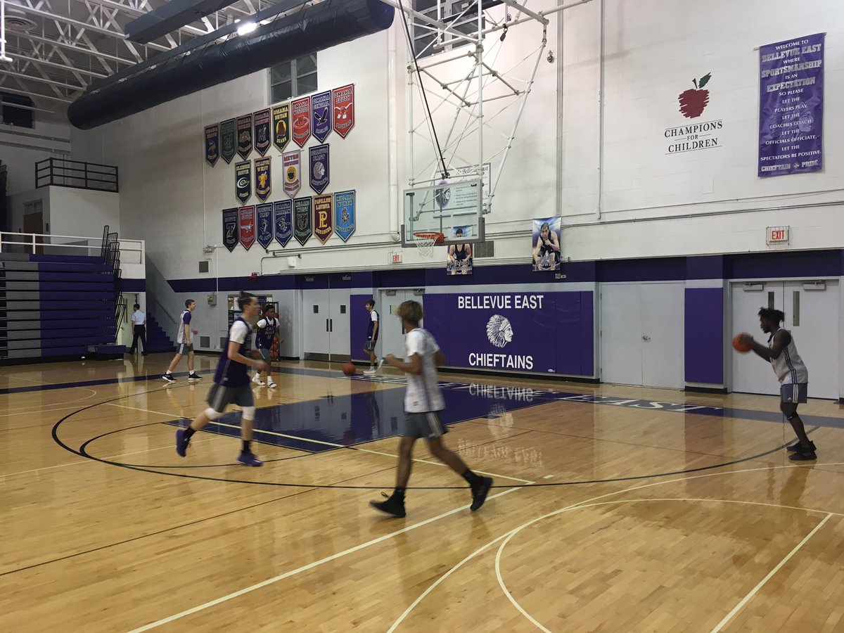 BEASTMBB's tweet photo. Back at it this morning with Varsity/JV. Guys had good energy and got better. #ExpectNoLess #ActiveRecovery #Next https://t.co/coTtkpMpt6