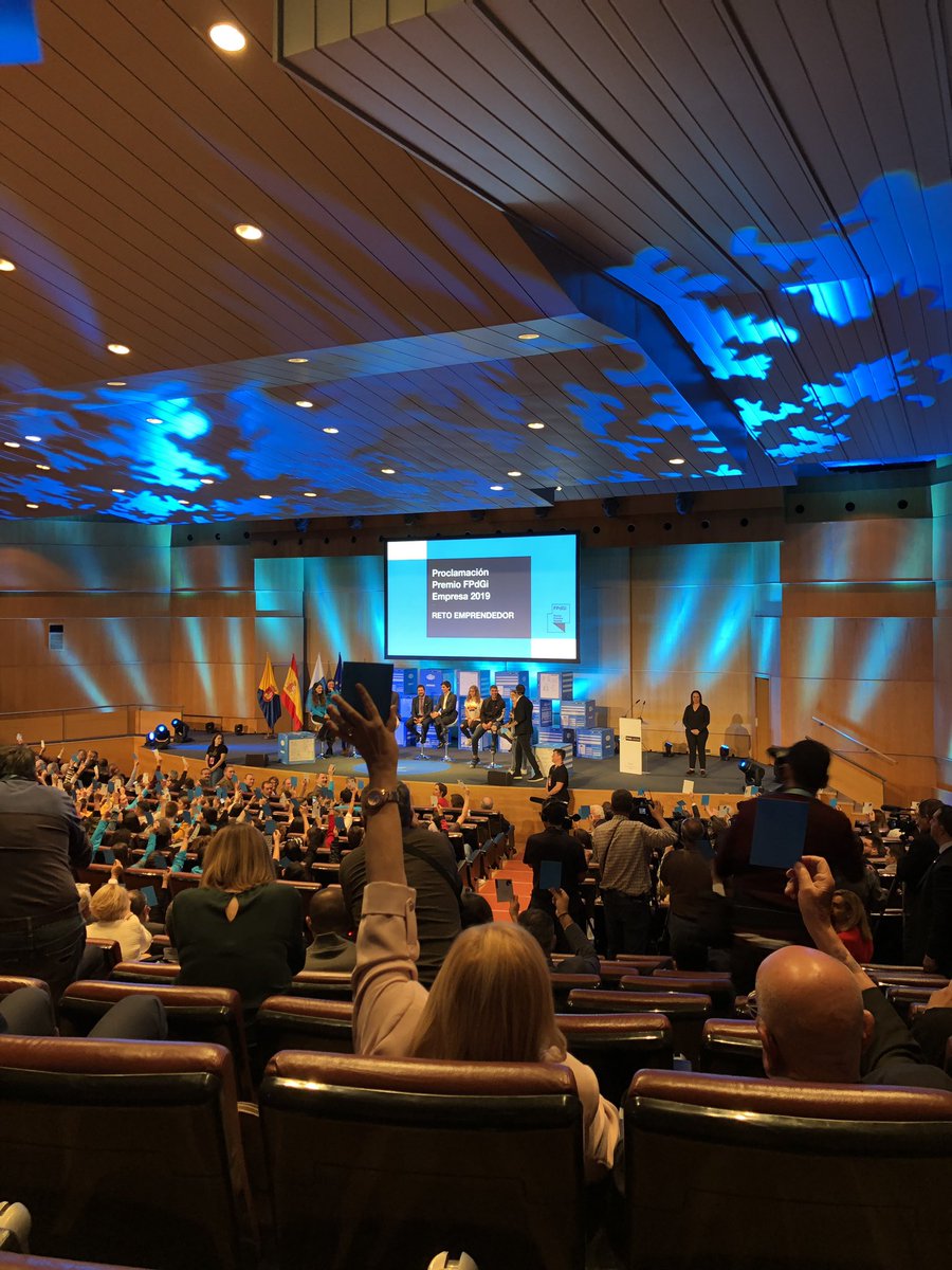 IgnasiSaura's tweet photo. Enhorabuena a @ihmedrano por el premio empresa de la @FPdGi 
Un placer haber asistido en Gran Canaria! https://t.co/teyuNN8Axf