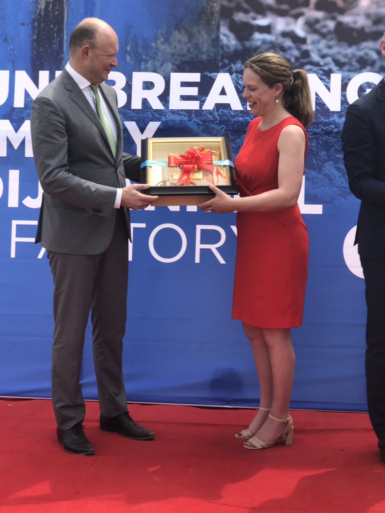Minister@CarolaScouten <a href="/minlnv/">Minlvvn</a> guest of honor at opening ceremony of Koudijs factory in Accra 🇬🇭 part of De Heus company.  Providing good quality feed to poultry 🐓 farmers locally sourced as much as possible.  Planting a 🌳 for this special moment.