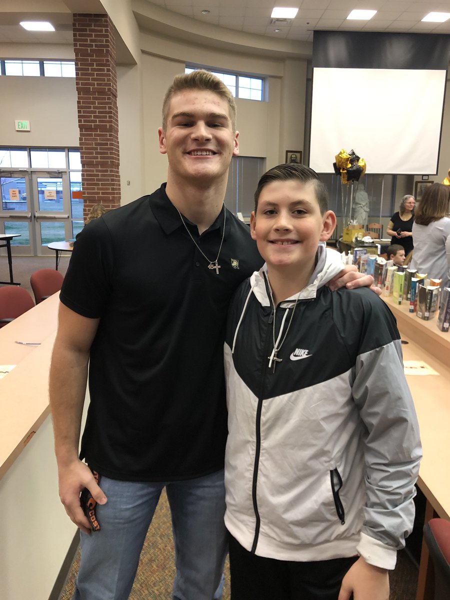 kristinlcole's tweet photo. I am so thankful for the men that God puts into Kaelโs life!! So fun to be a part of @KaghenRoach signing today to attend Army on a ๐ scholarship...great things are in store for this incredible young man!! Go ARMY!! #GreatRoleModel #MakingAnImpact #ServantsHeart #GoodIsSoGood https://t.co/VmnUvzTzSO