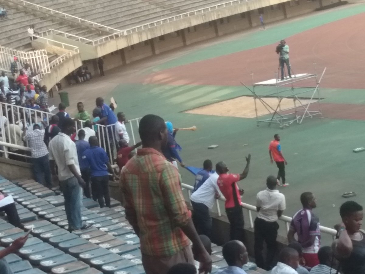 BrianKawalya1's tweet photo. Villa fans throw Namboole seats down, in protest to Referee George Olem's calls.

78' @SCVillaJOGOO 1-1 @BrightStarsFC 

#VILBRI
#StarTimesUPL https://t.co/CgDuRs9OVE