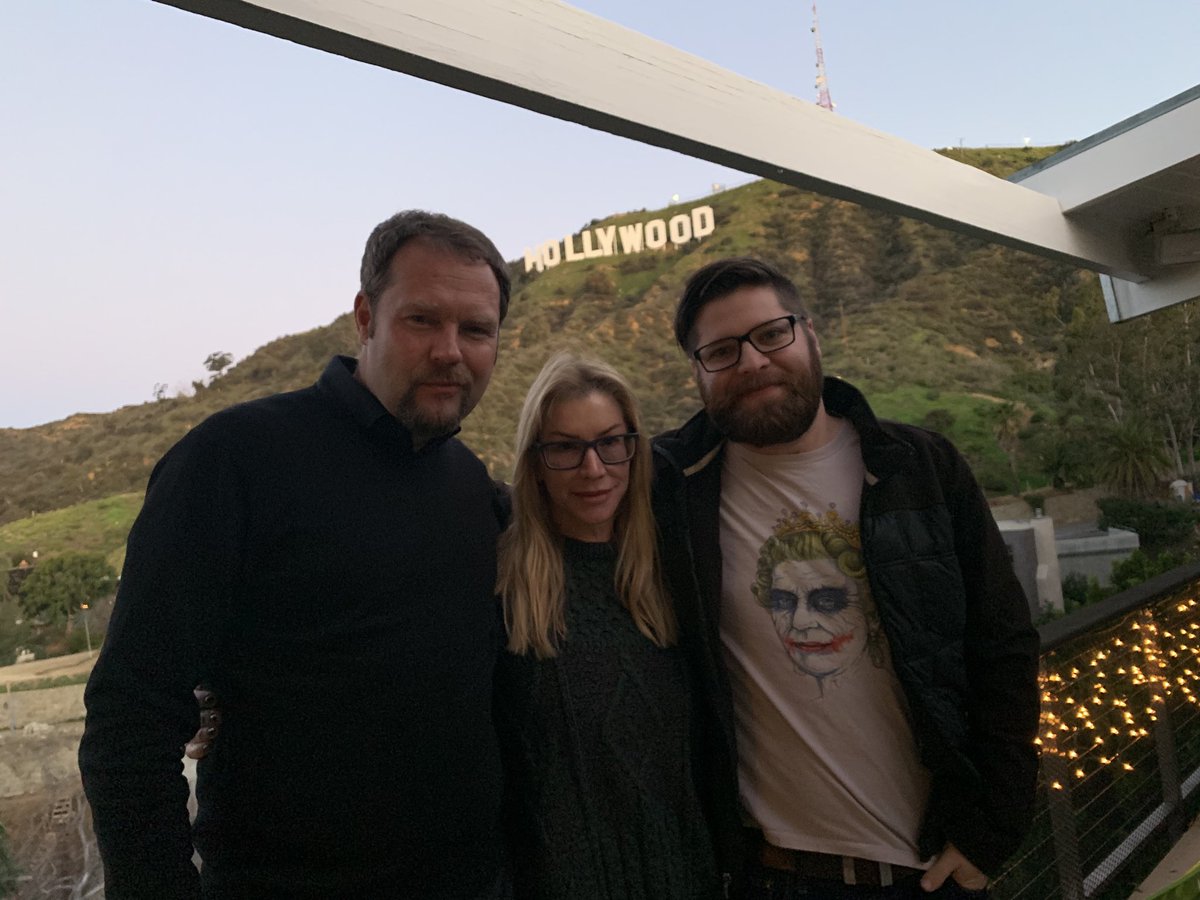 WilliCaroline's tweet photo. #nomakeupwednesday #boysdontmakepassesatgirlswhowearglasses #hollywoodsign #rudigerkuemmerle @KillingTimeGD #grahamdenman https://t.co/ktsGuKdRAy