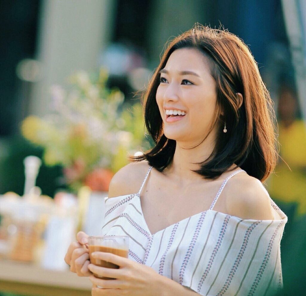 Nicegunv's tweet photo. ผ่องสมชื่อมาก พี่น้ำหวานสวยมาก ยิ้มละลาย #ทองเอกหมอยาท่าโฉลง           IG: whan.p https://t.co/Kar4CIjXno