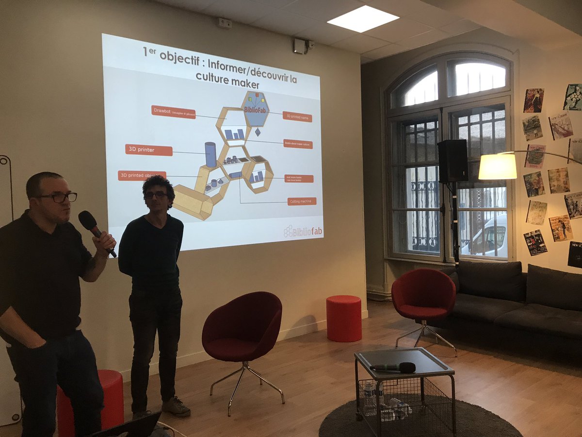 Le <a href="/BiblioFab/">BiblioFab</a> : un dispositif de fablab mobile de la ville de Paris. Une idée pour les académies ?