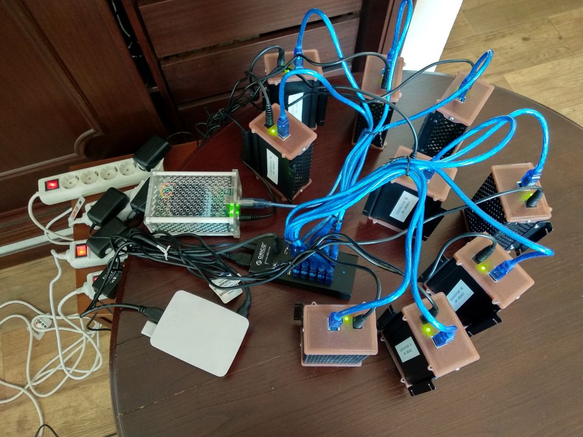 fpgaatomminer's tweet photo. #maxcoinmeetup with #atomminer #AM01 in action running 10 miners off of Raspberry Pi 2 https://t.co/HfddqcynQu