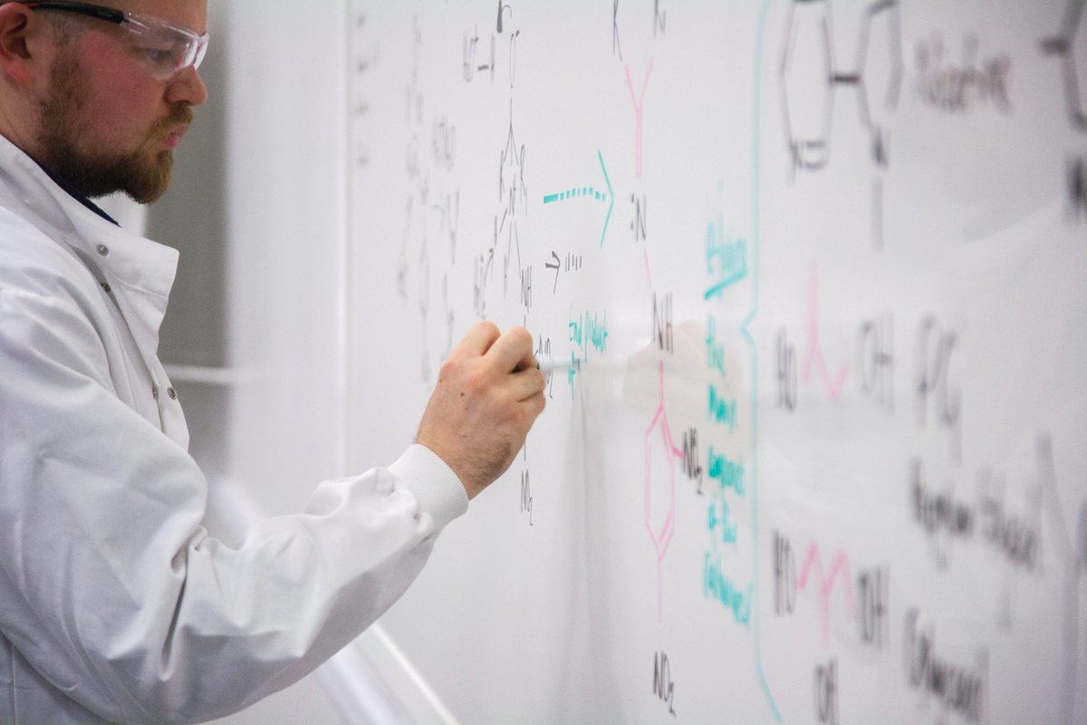 smokelessworld's tweet photo. With roles for biologists, chemists, engineers, and more #STEM students, visit our website to see how our transformation of tobacco relies on great minds to #BringYourDifference to our placement scheme https://t.co/wtxSZ5ksub https://t.co/St15PD74cP