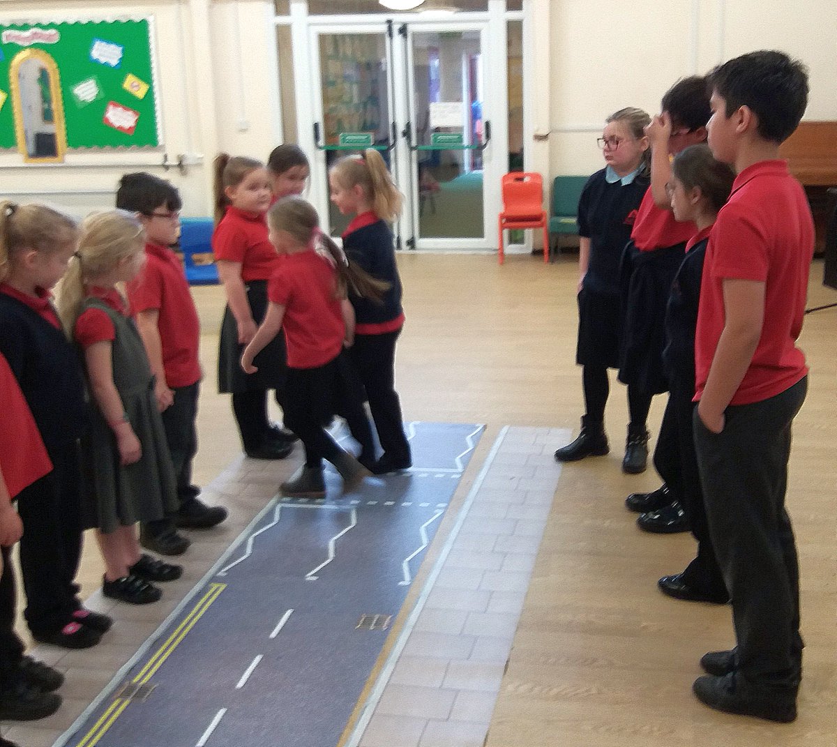 suffolkroadsafe's tweet image. #JRSOs Keagan, Ruby, Bethany, Macey, Darcie (all year 5) from Red Oak Primary @OakRed230 #lowestoft leading pedestrian training for early years classes. @lowjournal @NthLowestoft16 @Lowestoftlions @LowestoftPolice @Suff_highways