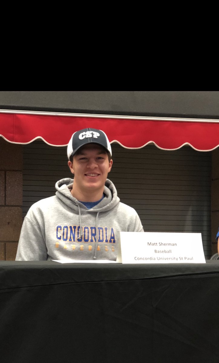 Lindasherman34's tweet photo. Congratulations boys! #epsigningday#coachglieden #almostemptynester https://t.co/9mp3YdBKGW