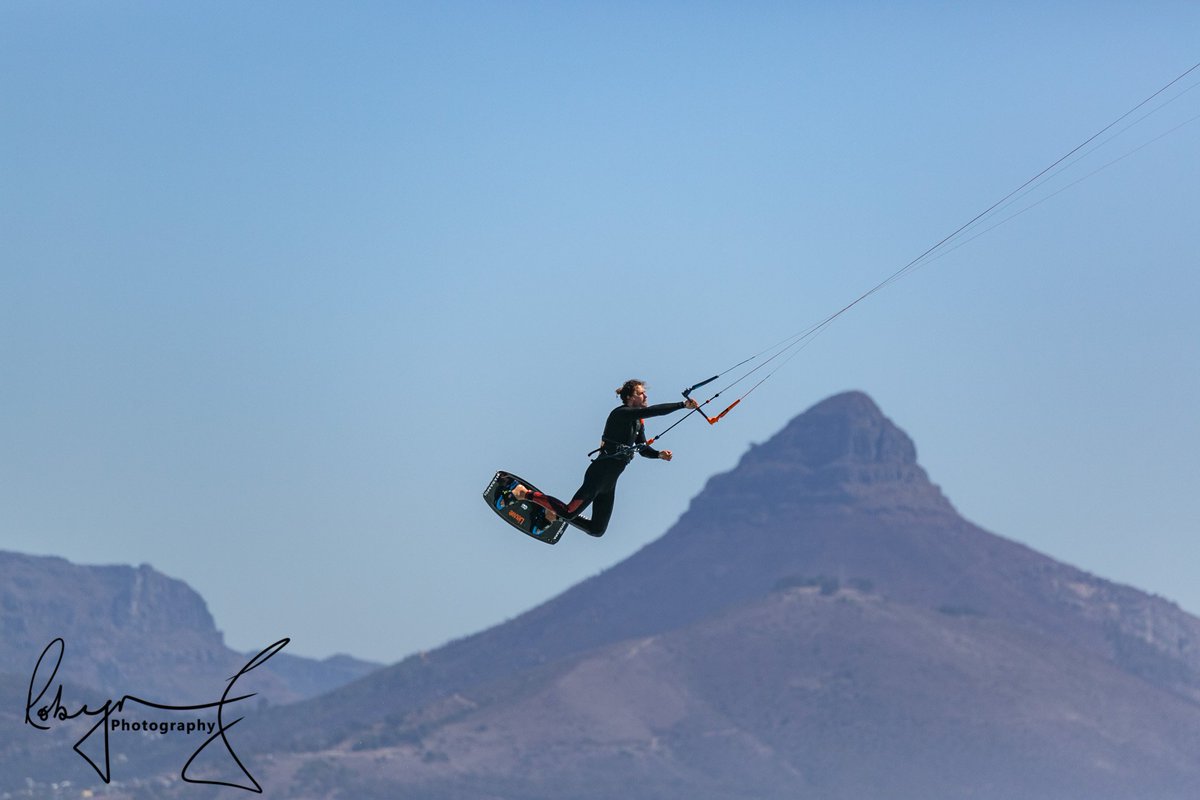 #RedBullKingOfTheAir facebook.com/media/set/?set… @TheCapeArgus @CapeTalk @capetownmag #kiteboarding  #kitesurfing #Blouberg #ExtremeSports