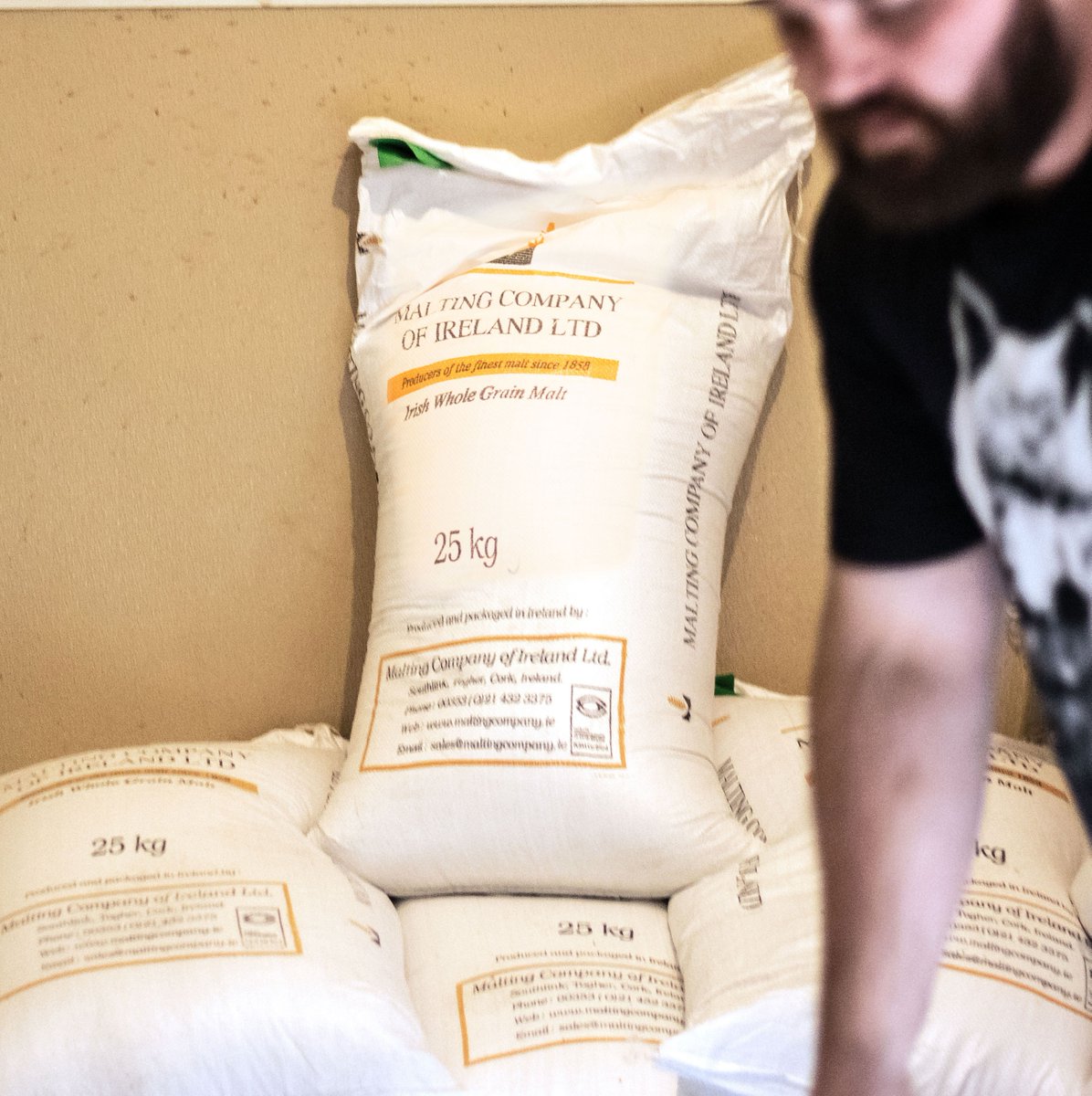FullCircleBrews's tweet image. Some Irish Whole Grain Malt has been spotted in our grain room at the brewery! It's starting to look a little like Saint Patrick's Day. =)
#IrishMalt #Beertainment