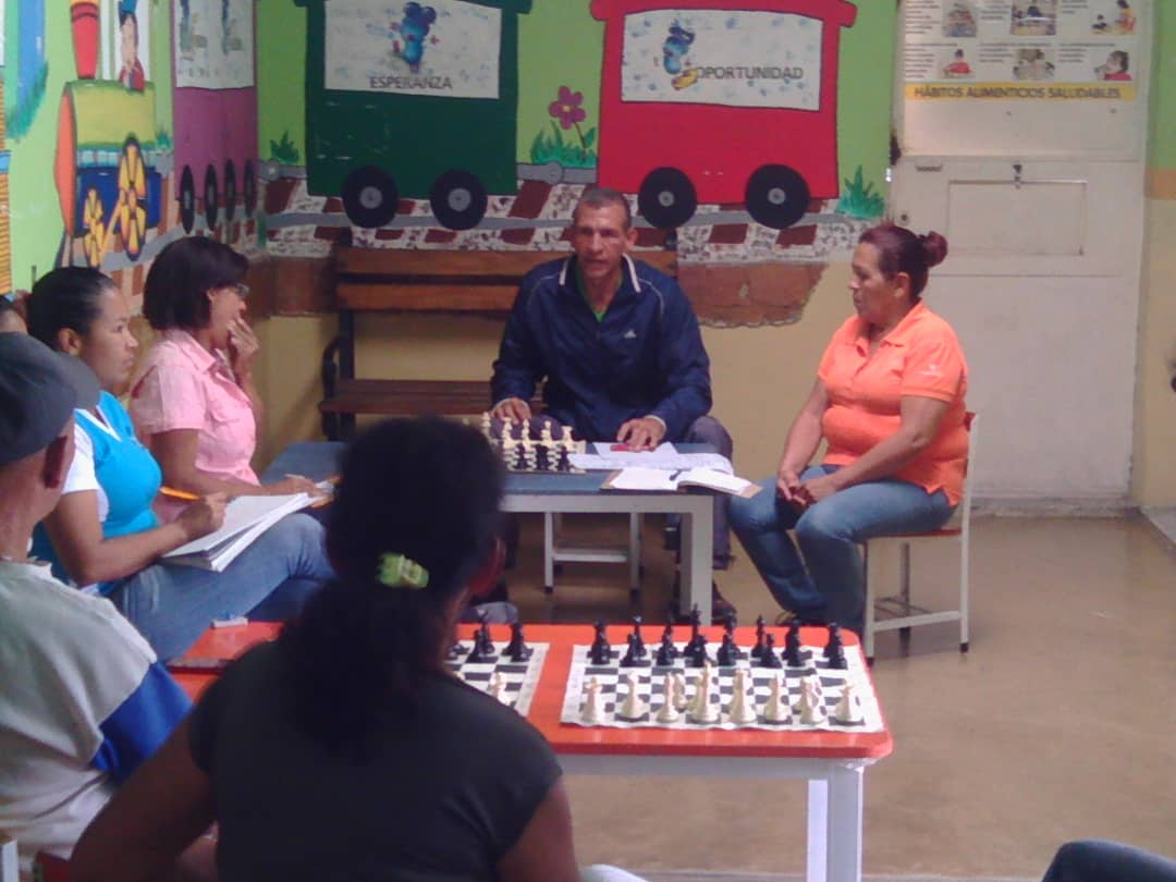 imdepaldeportes's tweet photo. Hoy 06/02/2019 El programa Imdepal va a la escuela impartió inducción del ajedréz como herramienta pedagógica en la escuela..con la participación de docentes,admon, obrero,madres procesadoras de el CEI Estado Lara.  @MirnaT_Vies ..@imdepaloficial . @ZeLara2 ..@psuvaristobulo .. https://t.co/v9d1fccvuZ