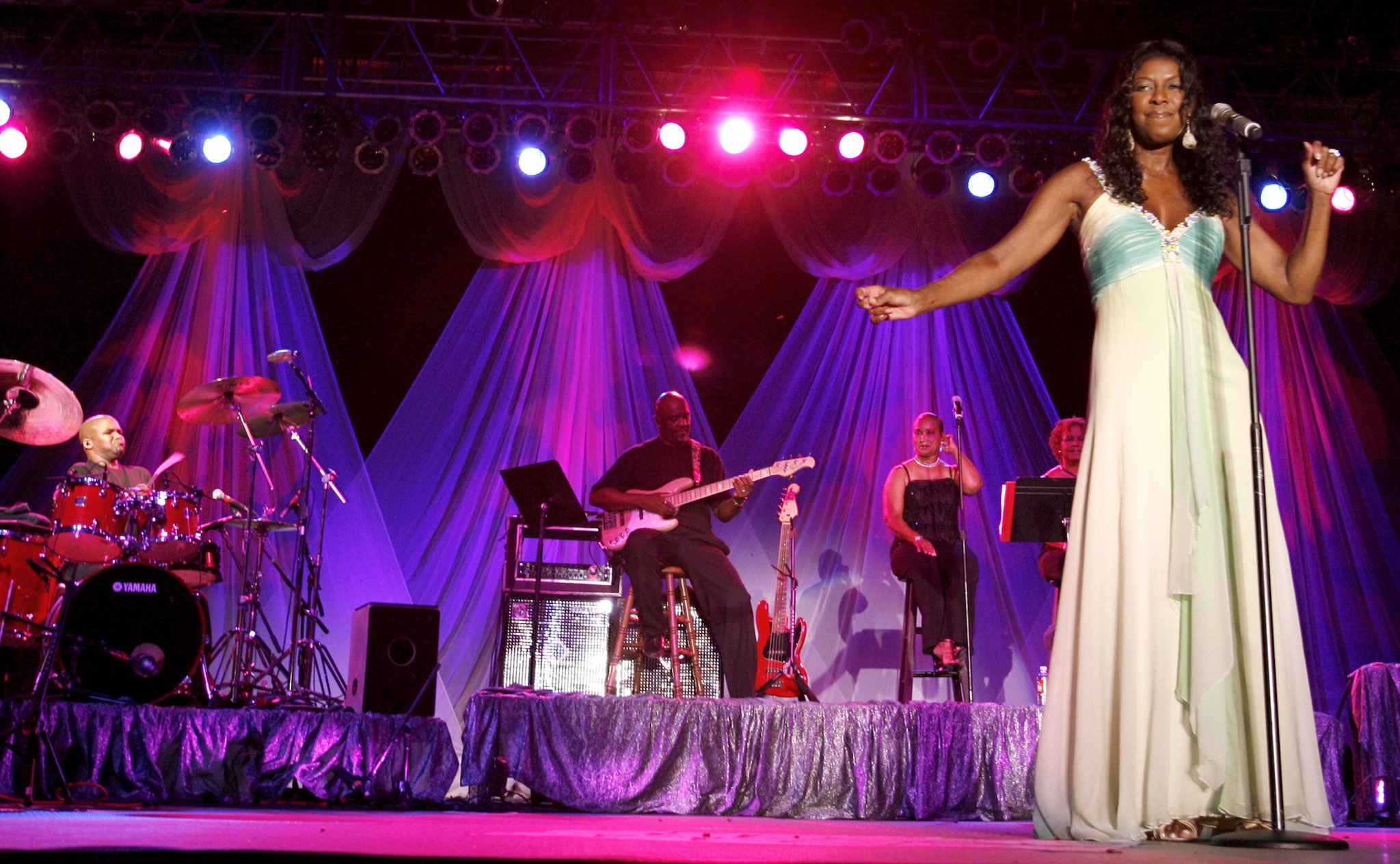 Happy Birthday to the late Natalie Cole! Natalie performed at Live at the Garden back in 2007. 