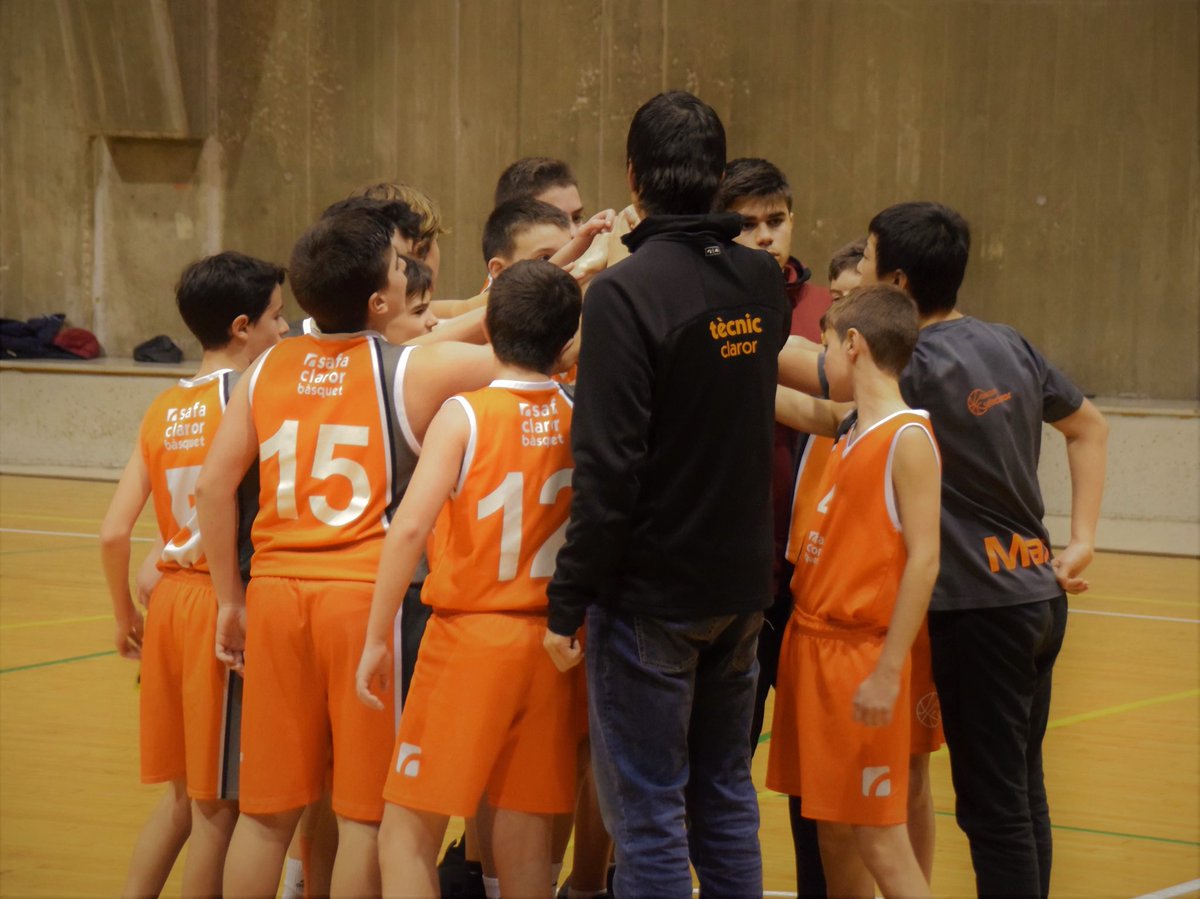 safaclaror's tweet photo. 📸 del #PrInfMasc a la pista del @BasketBasePenya 👇🏻
#SafaClaror https://t.co/s1wCjhs8Q2
