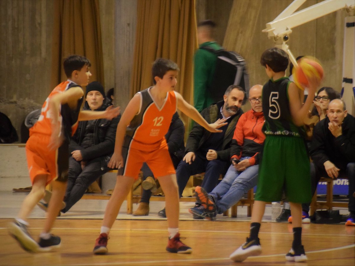 safaclaror's tweet photo. 📸 del #PrInfMasc a la pista del @BasketBasePenya 👇🏻
#SafaClaror https://t.co/s1wCjhs8Q2