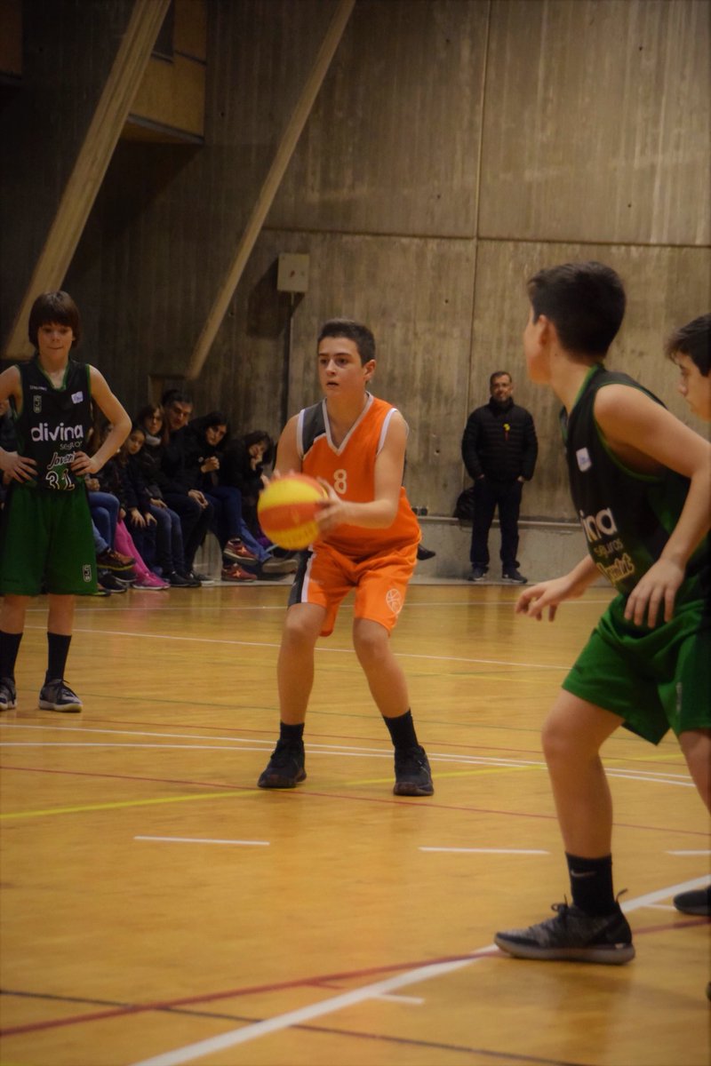 safaclaror's tweet photo. 📸 del #PrInfMasc a la pista del @BasketBasePenya 👇🏻
#SafaClaror https://t.co/s1wCjhs8Q2