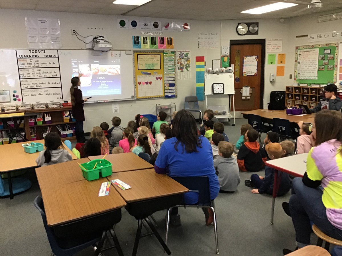 JessWestMB's tweet photo. Mrs. Westenberger and Mrs. Riebe’s classes got to learn about cultures from students from Lineville. Thanks Mrs. Komp for bringing them to teach us! @hkomp @JessWestMB @MariaRiebe1 @hssd https://t.co/MPpoc4YFIk